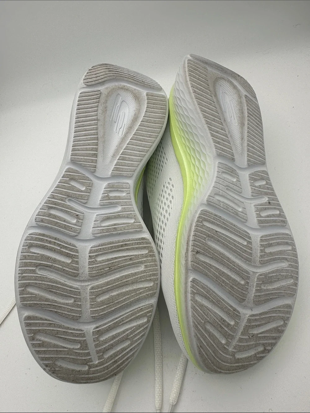 Skechers Womens Air-Cooled Memory Foam Athletic Shoes Size 7.5 White & Neon
